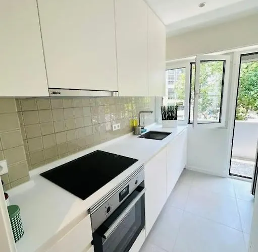 Crespo Flat Next To Avenida Liberdade Location *