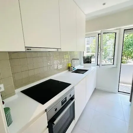 Crespo Flat Next To Avenida Liberdade Location *